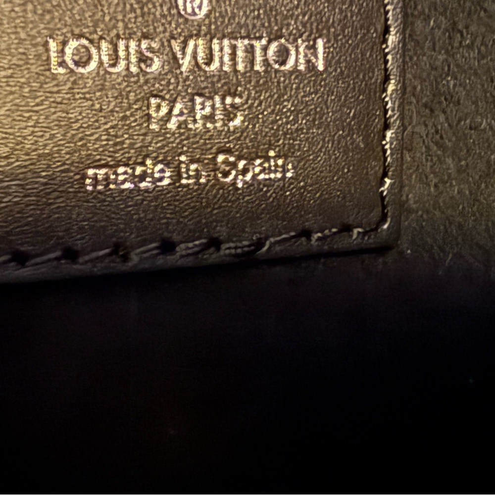 Louis Vuitton Black Neverfull MM Tote Bag (discontinued) - Picture 6 of 16